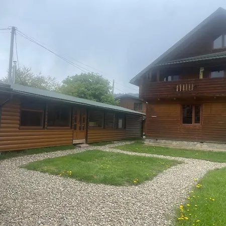 Karpatskyi Teremok בית הארחה ורחובינה