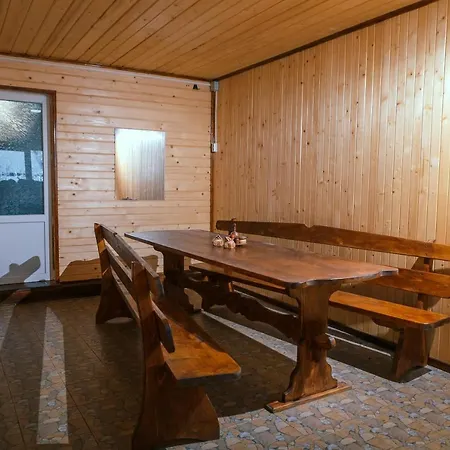 Karpatskyi Teremok Guest house